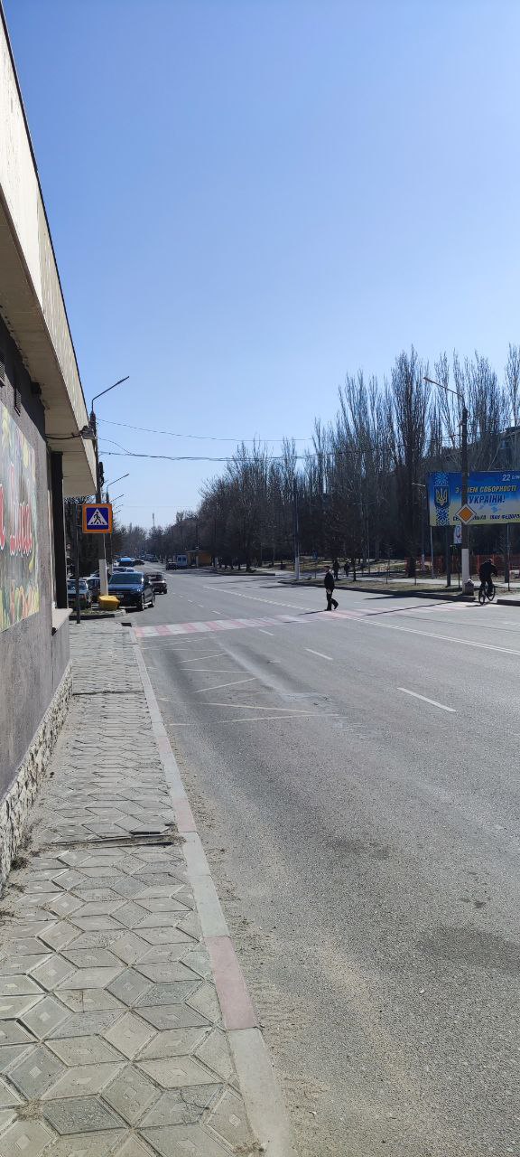 Оккупанты сняли в Мелитополе украинские флаги (фото)